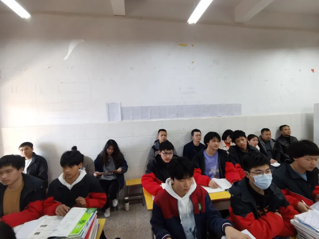 共研新高考一起向未来广丰贞白中学领导老师走进横峰中学开展化学教研